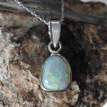 Load image into Gallery viewer, AUSTRALIAN OPAL PENDANT