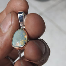 Load image into Gallery viewer, AUSTRALIAN OPAL PENDANT