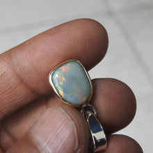 Load image into Gallery viewer, AUSTRALIAN OPAL PENDANT