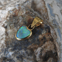 Load image into Gallery viewer, BLACK OPAL PENDANT