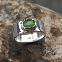 Load image into Gallery viewer, Australian Chrysoprase Ring