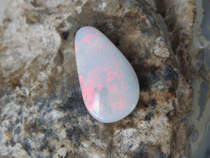 Lightning ridge opal