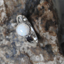 Load image into Gallery viewer, WHITE OPAL RING